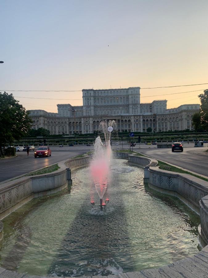 Chic Apartment Piata Constitutiei - View From The Balcony To The Palace Of Parliament Bucarest Extérieur photo