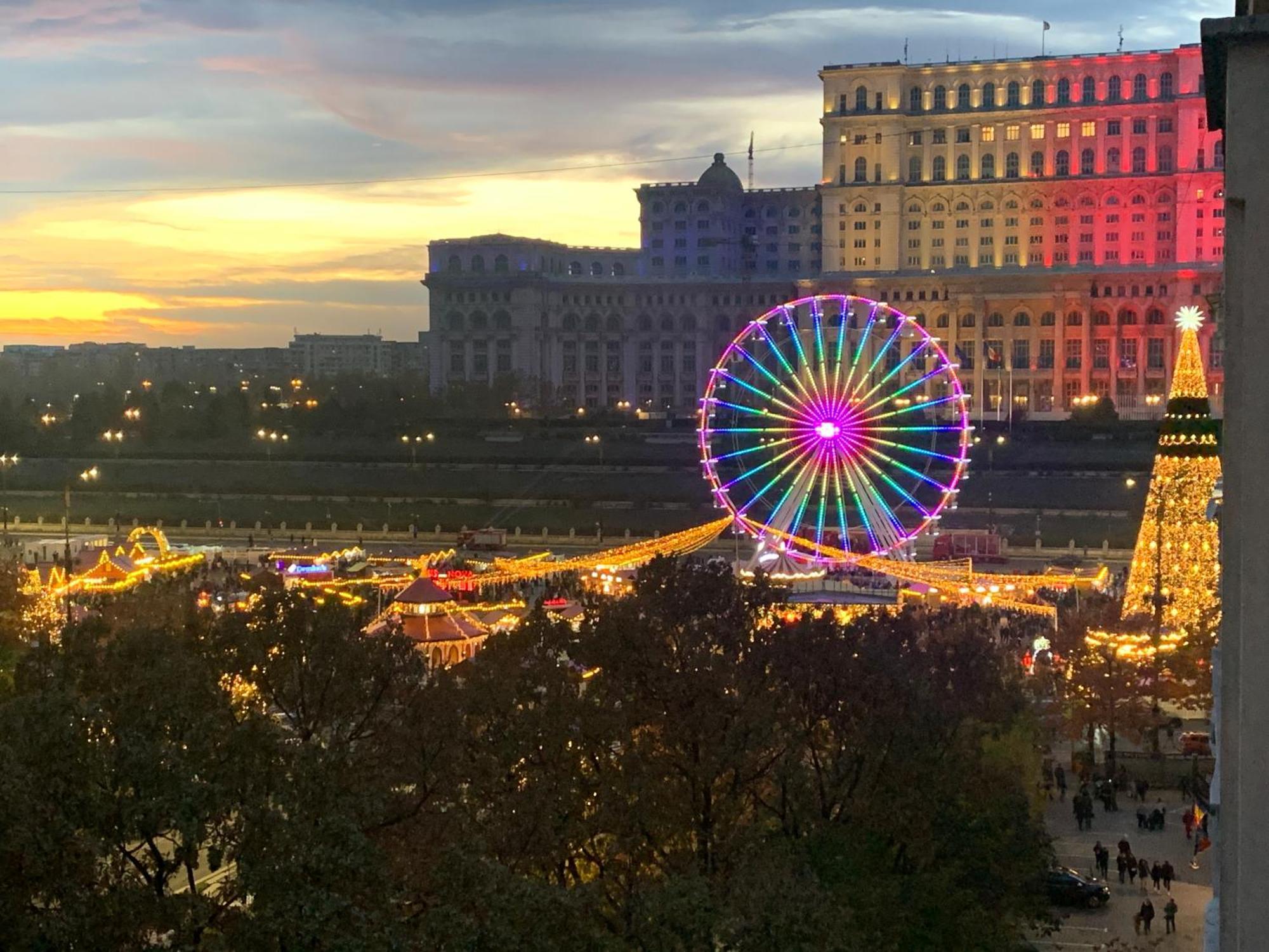 Chic Apartment Piata Constitutiei - View From The Balcony To The Palace Of Parliament Bucarest Extérieur photo